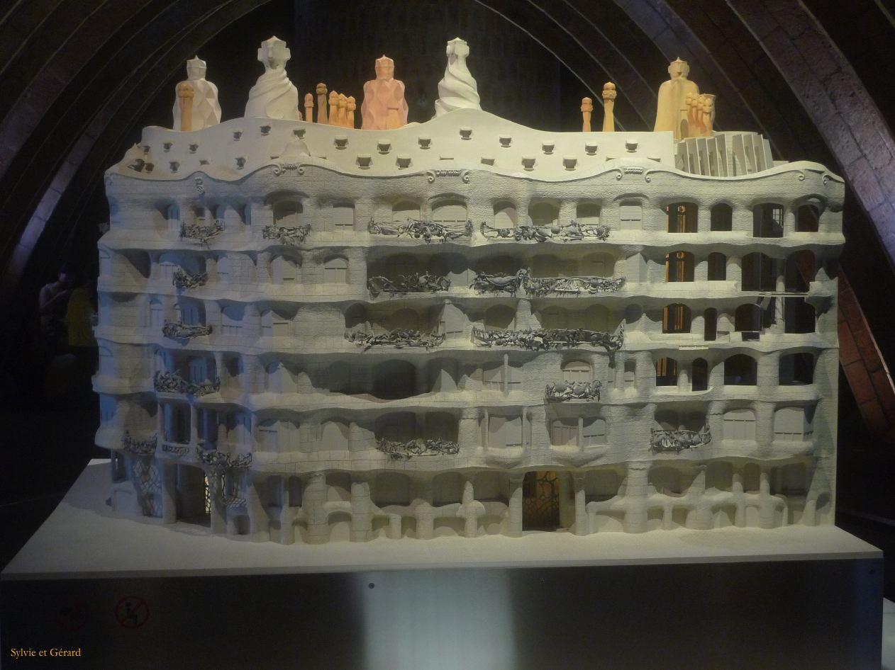 085 Barcelone L'Eixample La Pedrera Casa Mila maquette