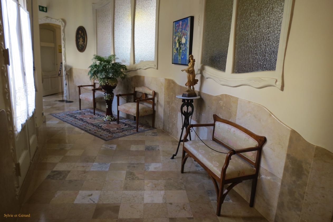 088 Barcelone L'Eixample La Pedrera un appartement restauré