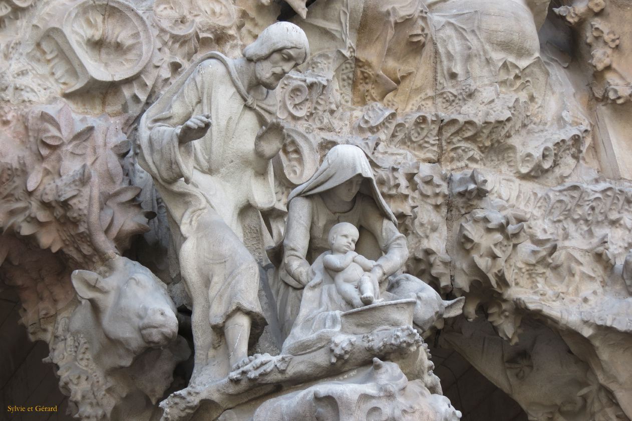 092 Barcelone L'Eixample La Sagrada Familia façade de la nativité