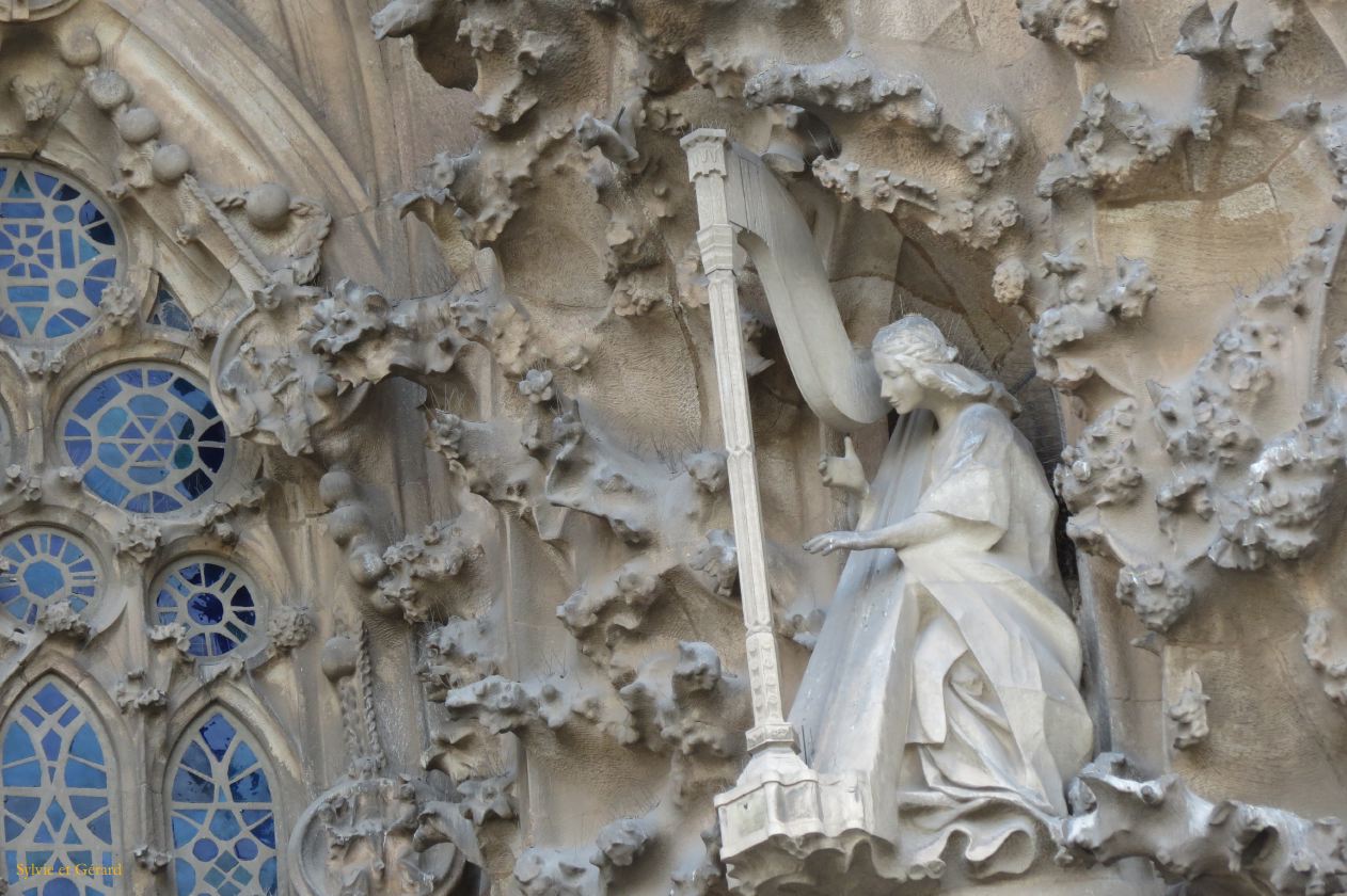 094 Barcelone L'Eixample La Sagrada Familia façade de la nativité