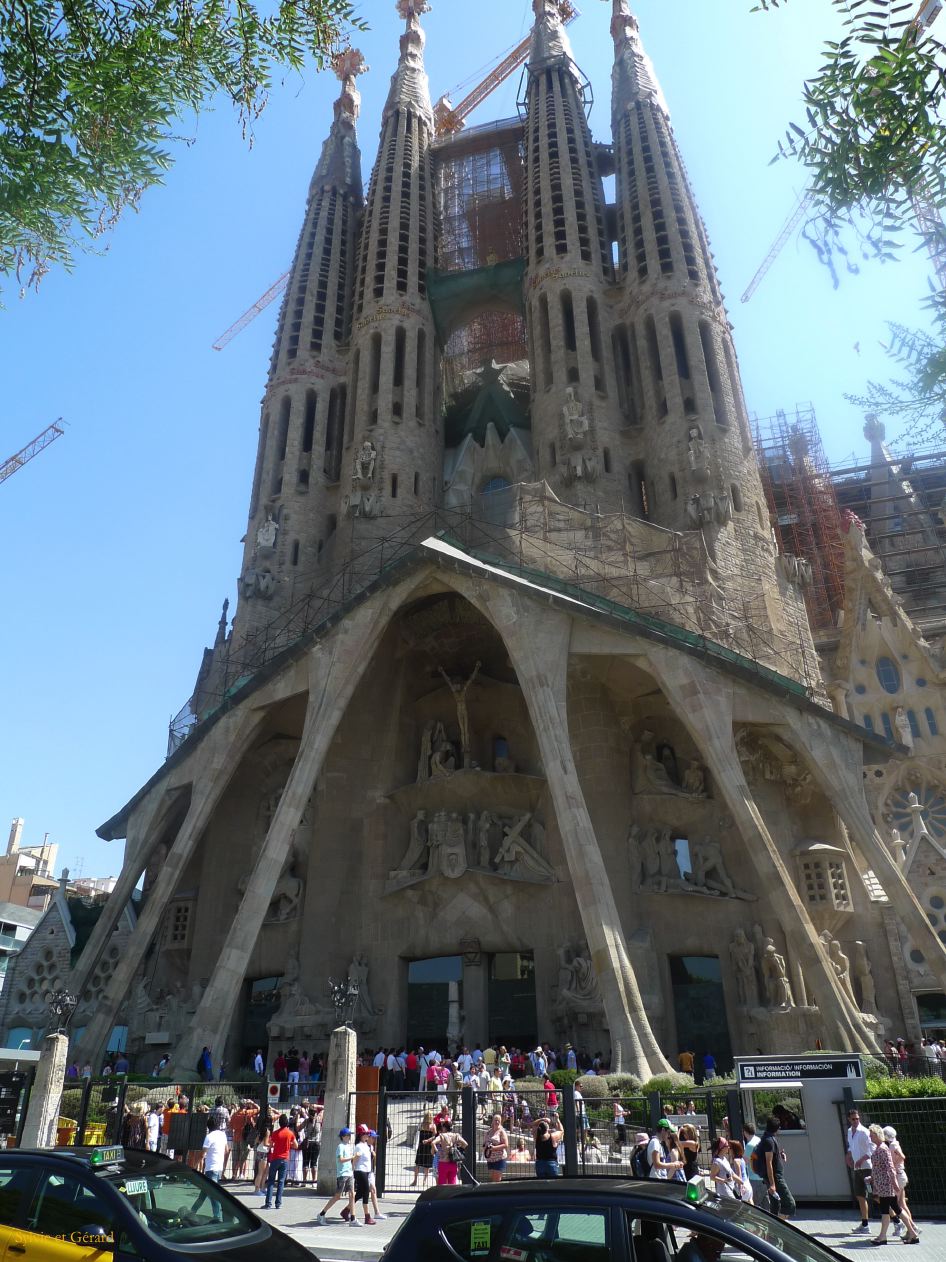 096 Barcelone L'Eixample La Sagrada Familia façade de la passion