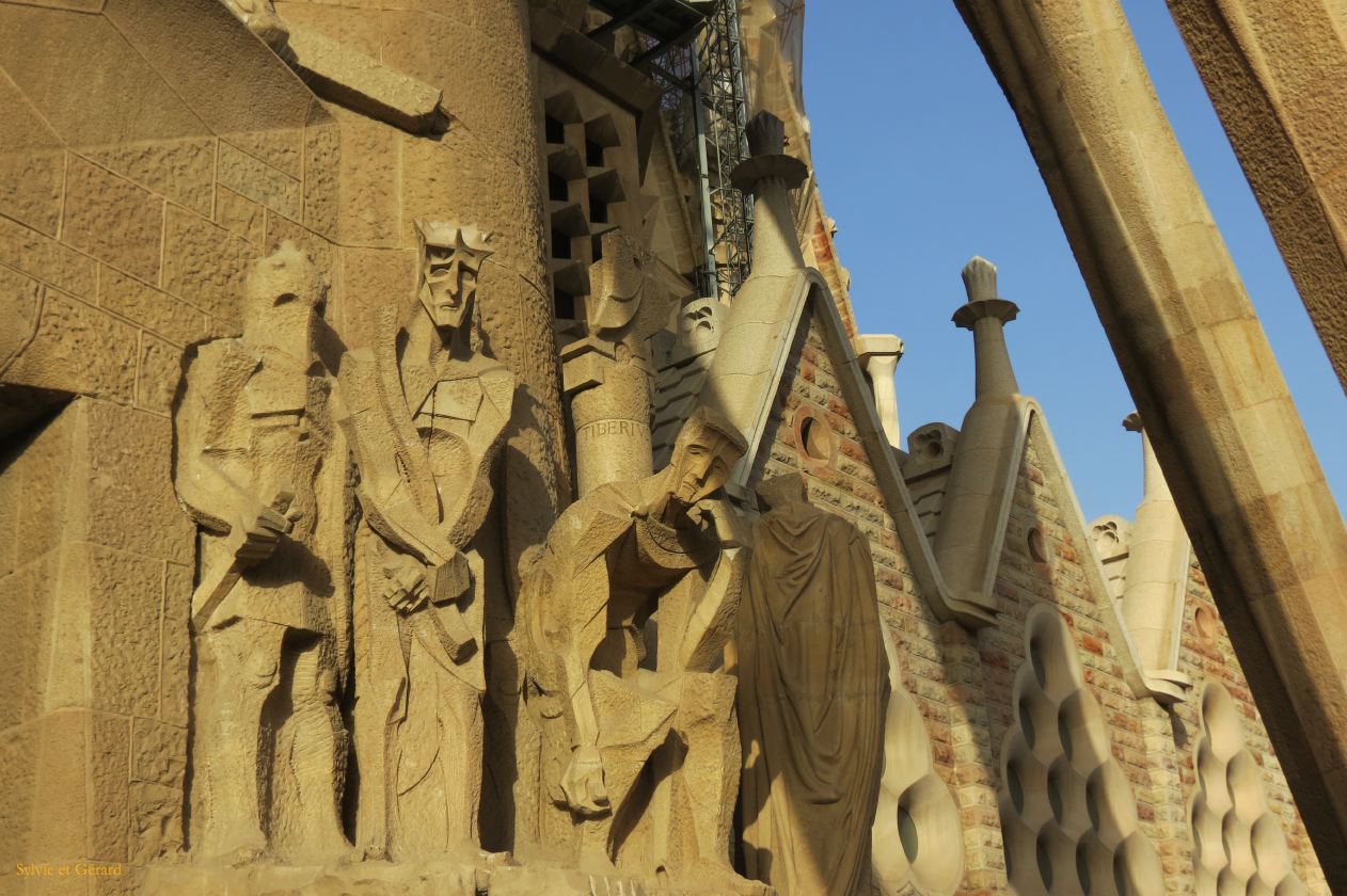 099 Barcelone L'Eixample La Sagrada Familia façade de la passion