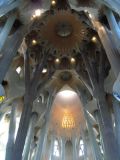 106 Barcelone L'Eixample La Sagrada Familia l'intérieur