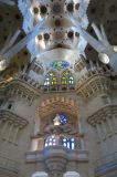 107 Barcelone L'Eixample La Sagrada Familia l' intérieur