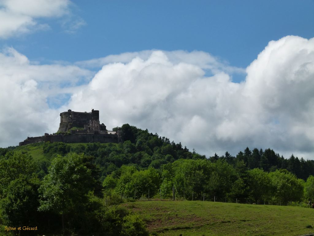 77 Château de Murol  003