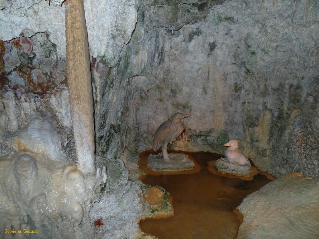 90 St Nectaire fontaine pétrifiée  008