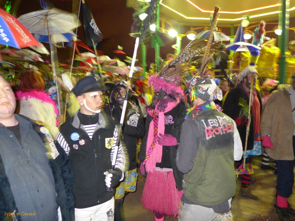 56 rigodon final autour du kiosque de la mairie