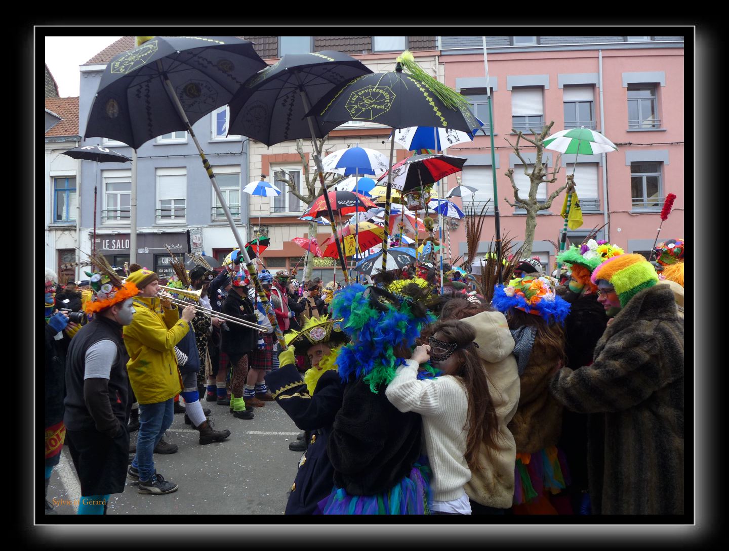 Dunkerque Basse Ville 29 la clique face à la bande pour le chahut