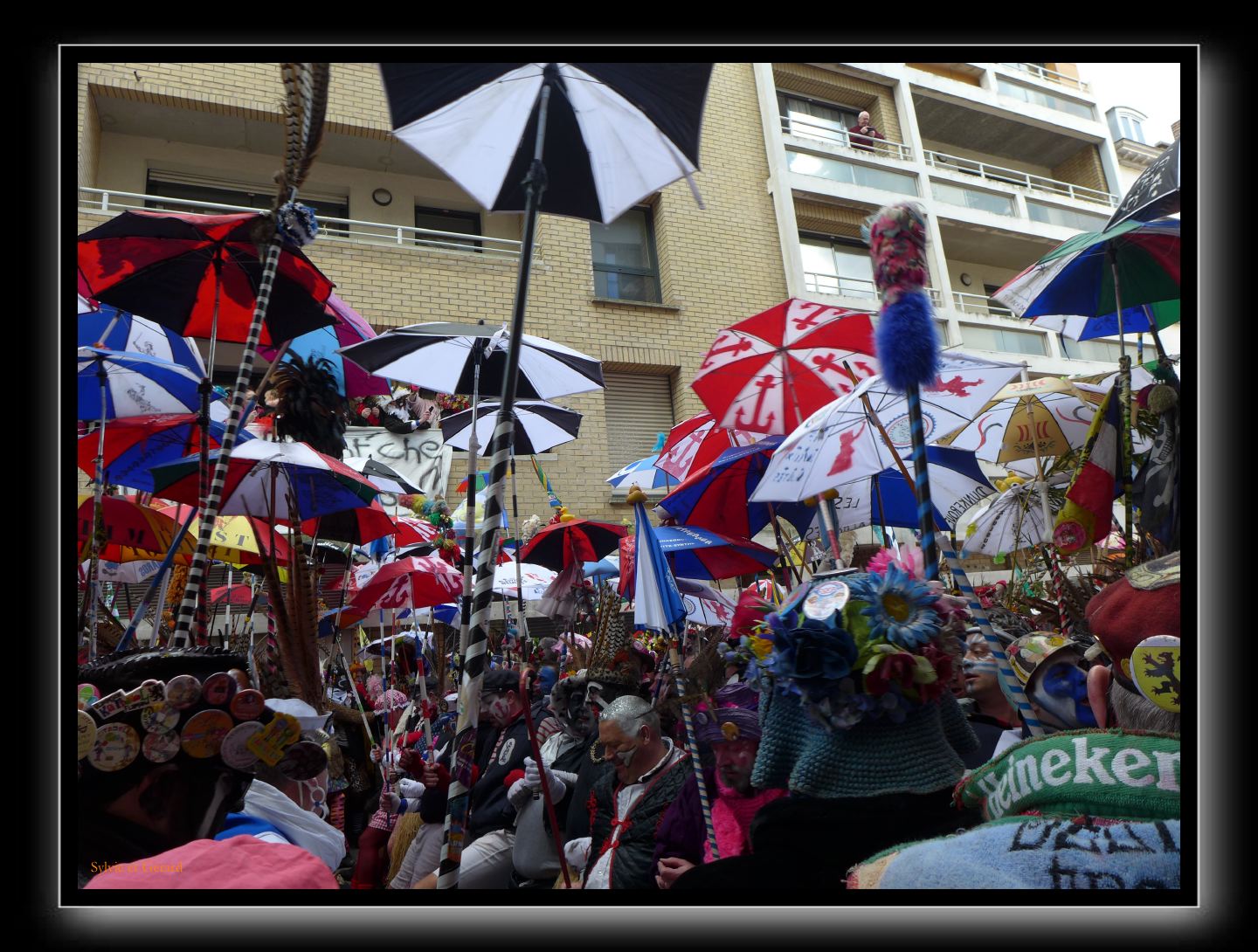 Dunkerque Centre Ville 17 carnavaleux dans le chahut
