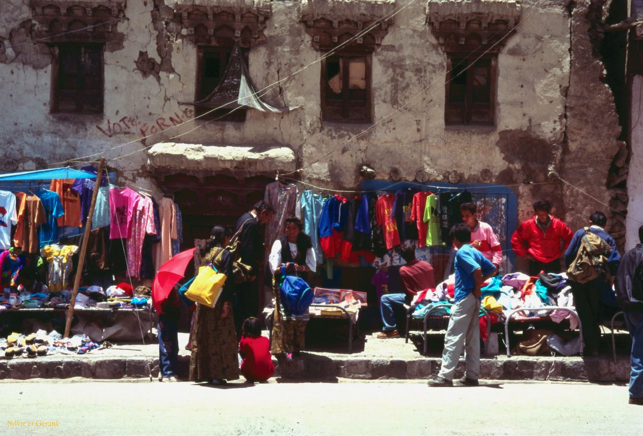 A 09 Ladhak Leh au marché Ladhak Inde 1995-018