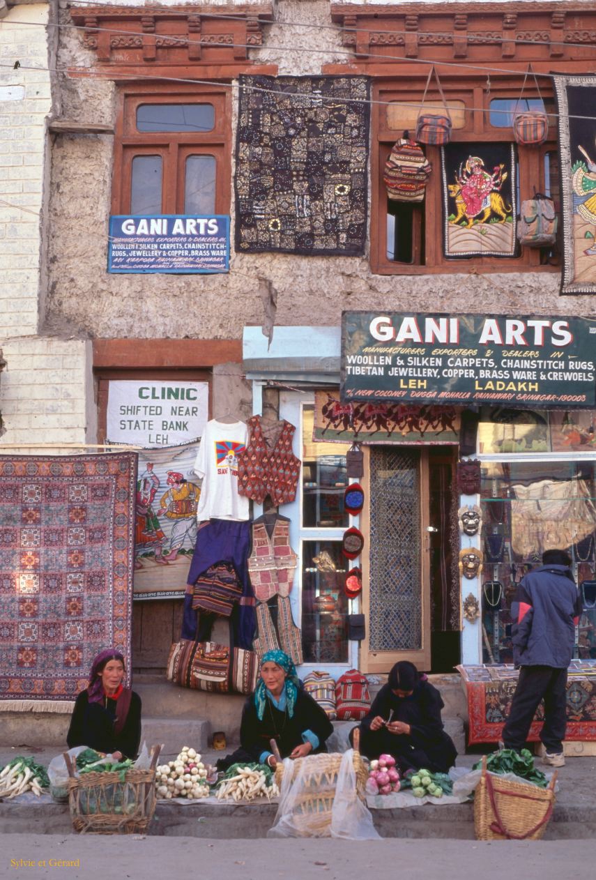 A 12 Ladhak Leh au marché Ladhak Inde 1995-023