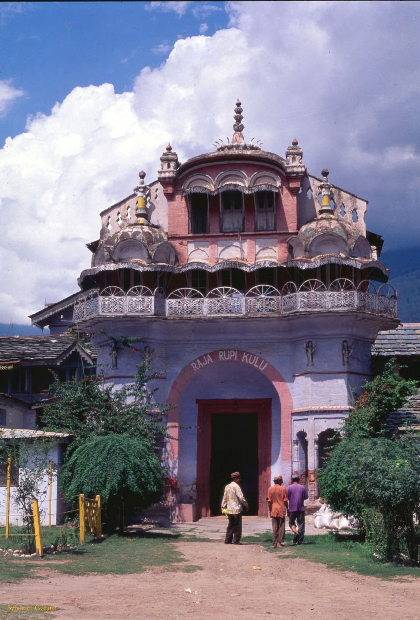 G 05 Autour de Manali Kulu Rupi palace Himachal Pradesh Inde 1995-225