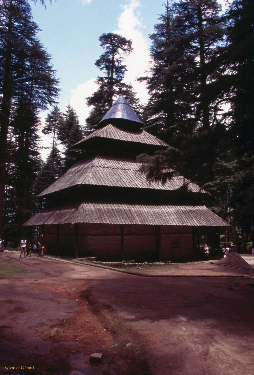 G 42 Autour de Manali Manali Hi Dimba Devi Temple Himachal Pradesh Inde 1995-184