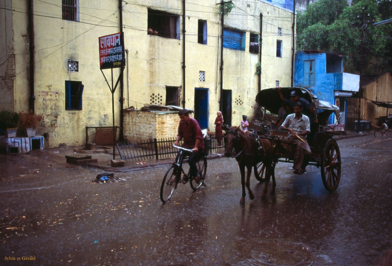 H 04 Delhi Old Delhi sous la pluie Inde 1995-232