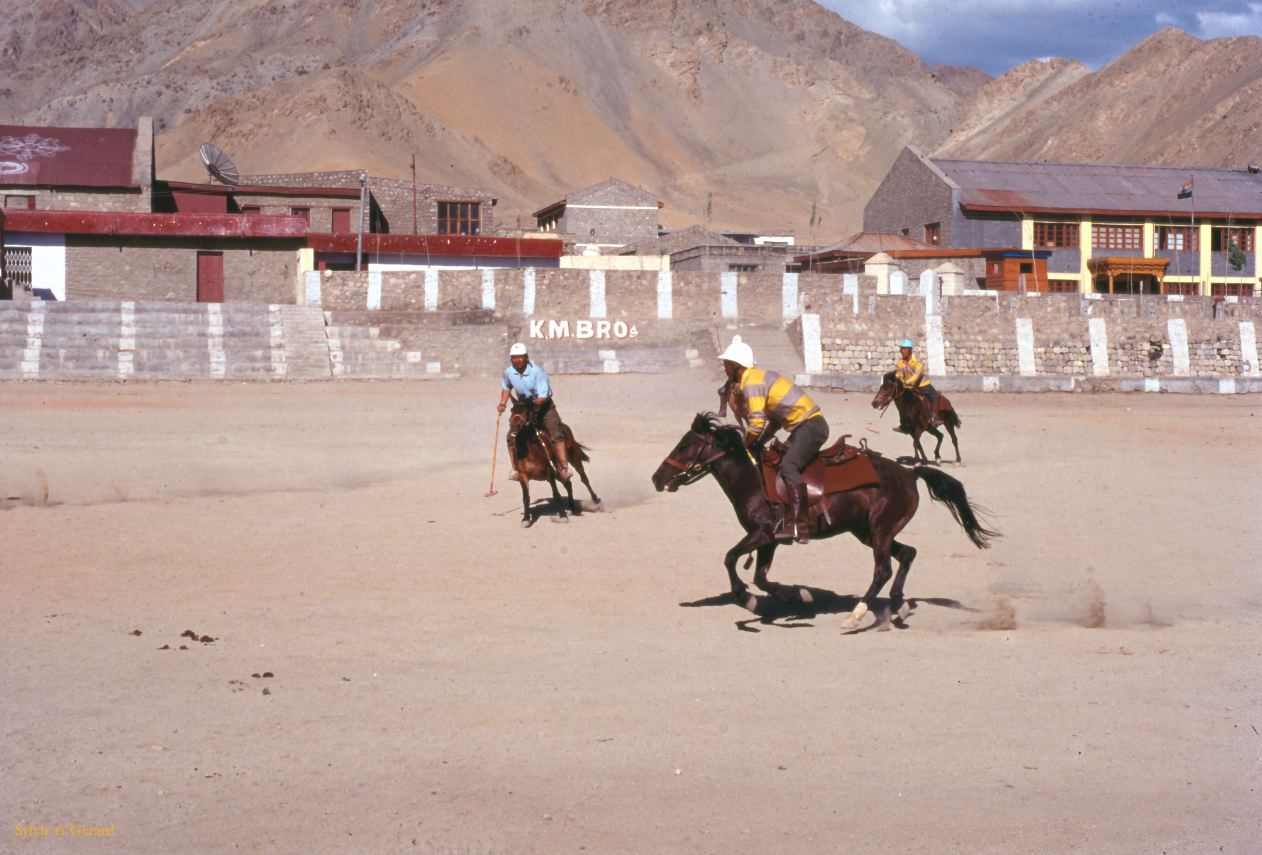 A 22 Ladhak Leh joueurs de polo Ladhak Inde 1995-013