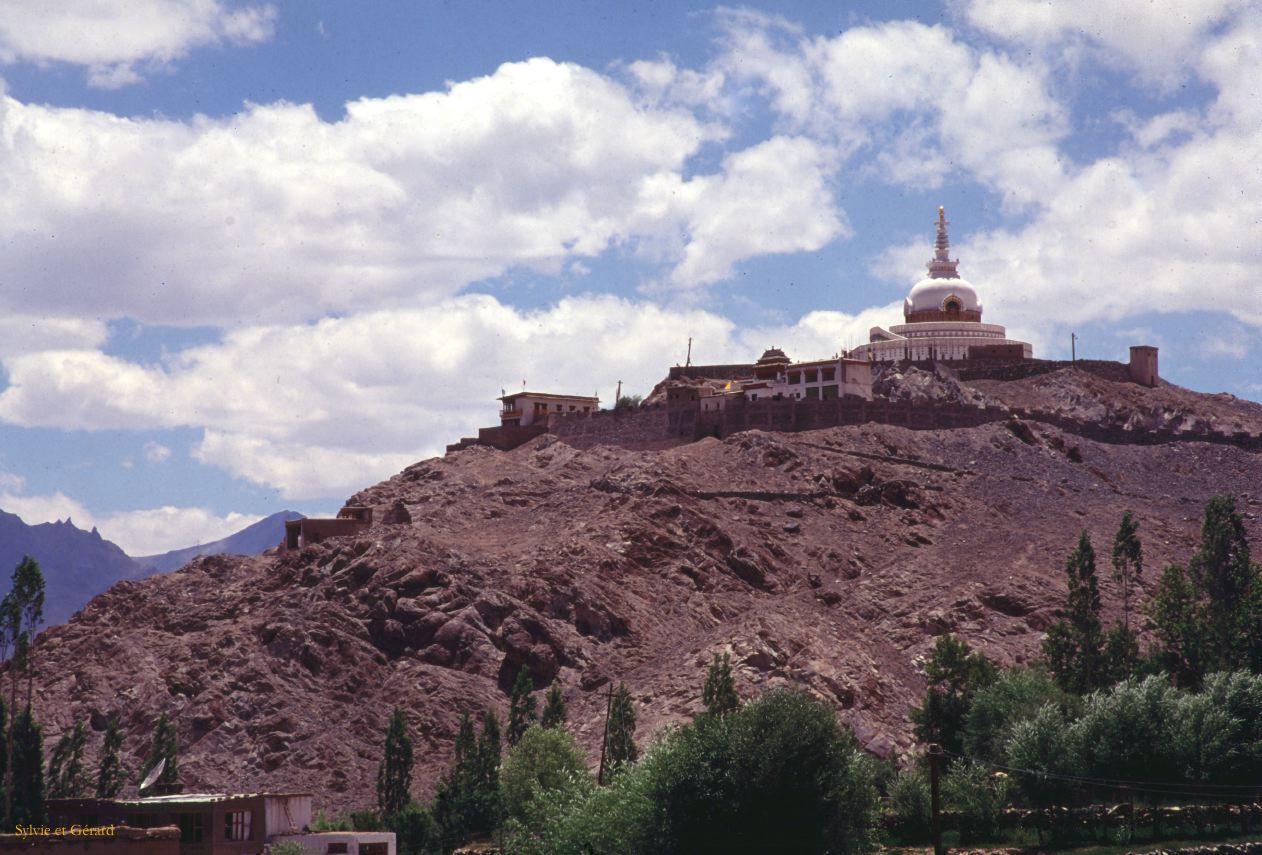 A 42 Ladhak Leh Shanti Stupa Ladhak Inde 1995-040