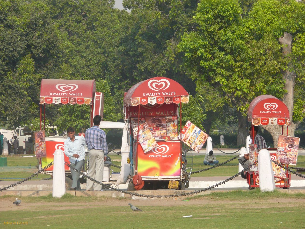 B Delhi Indian Gate 8