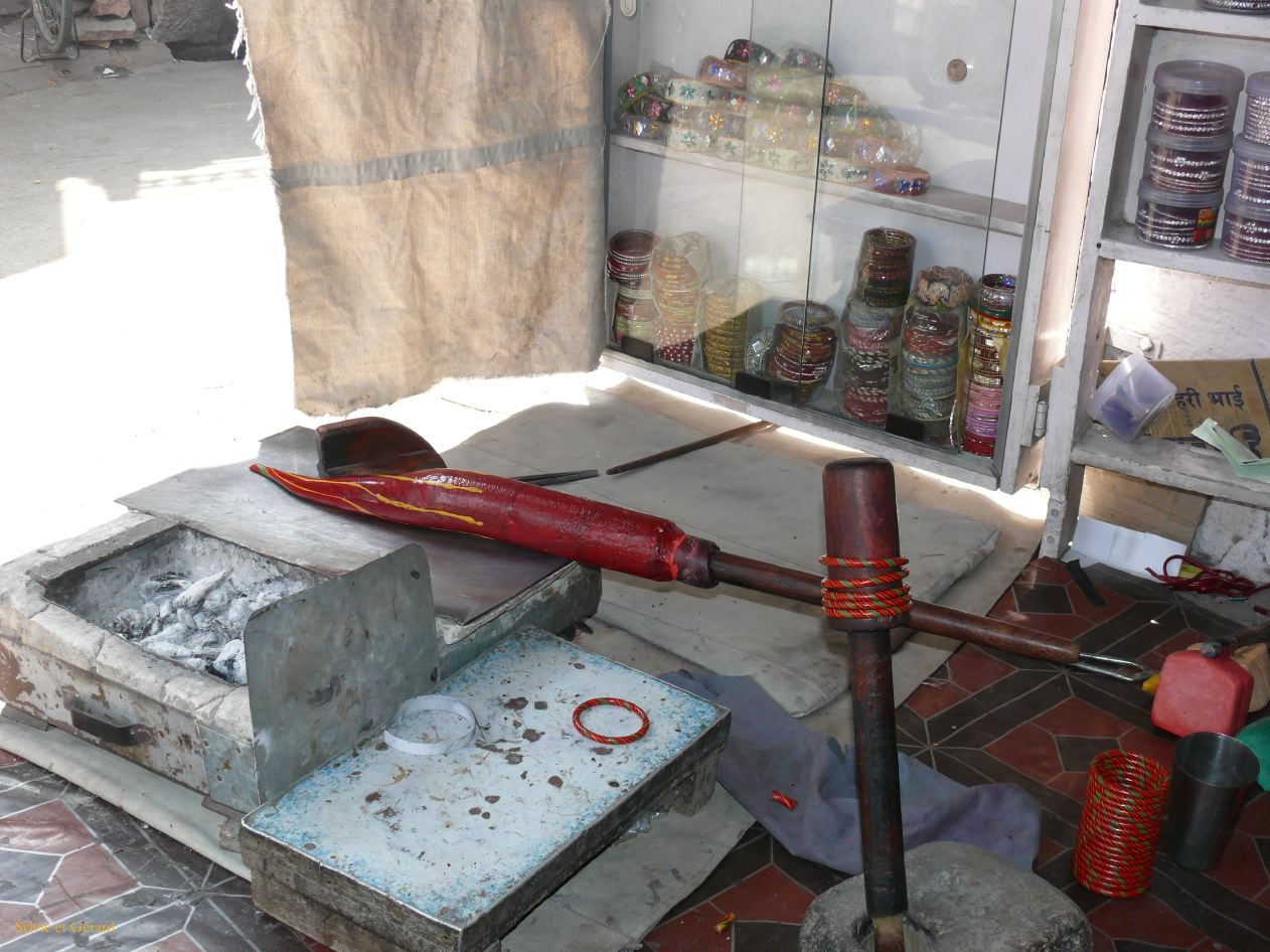 G Jodhpur Le Marchand de bracelets 1