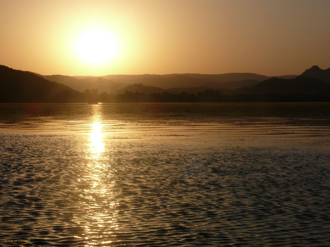 H Udaipur Le Lac 8