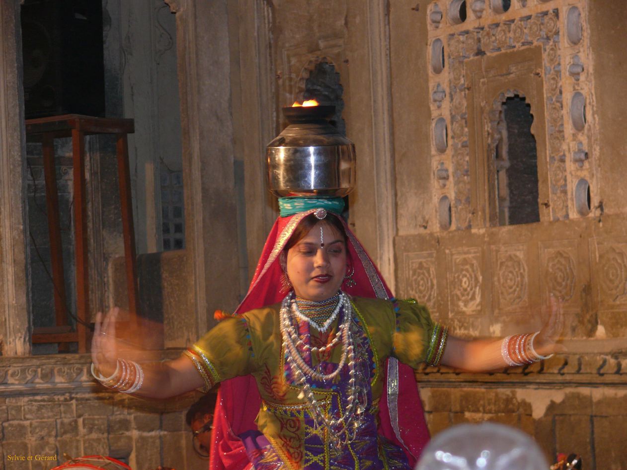 H Udaipur Les Danses 1