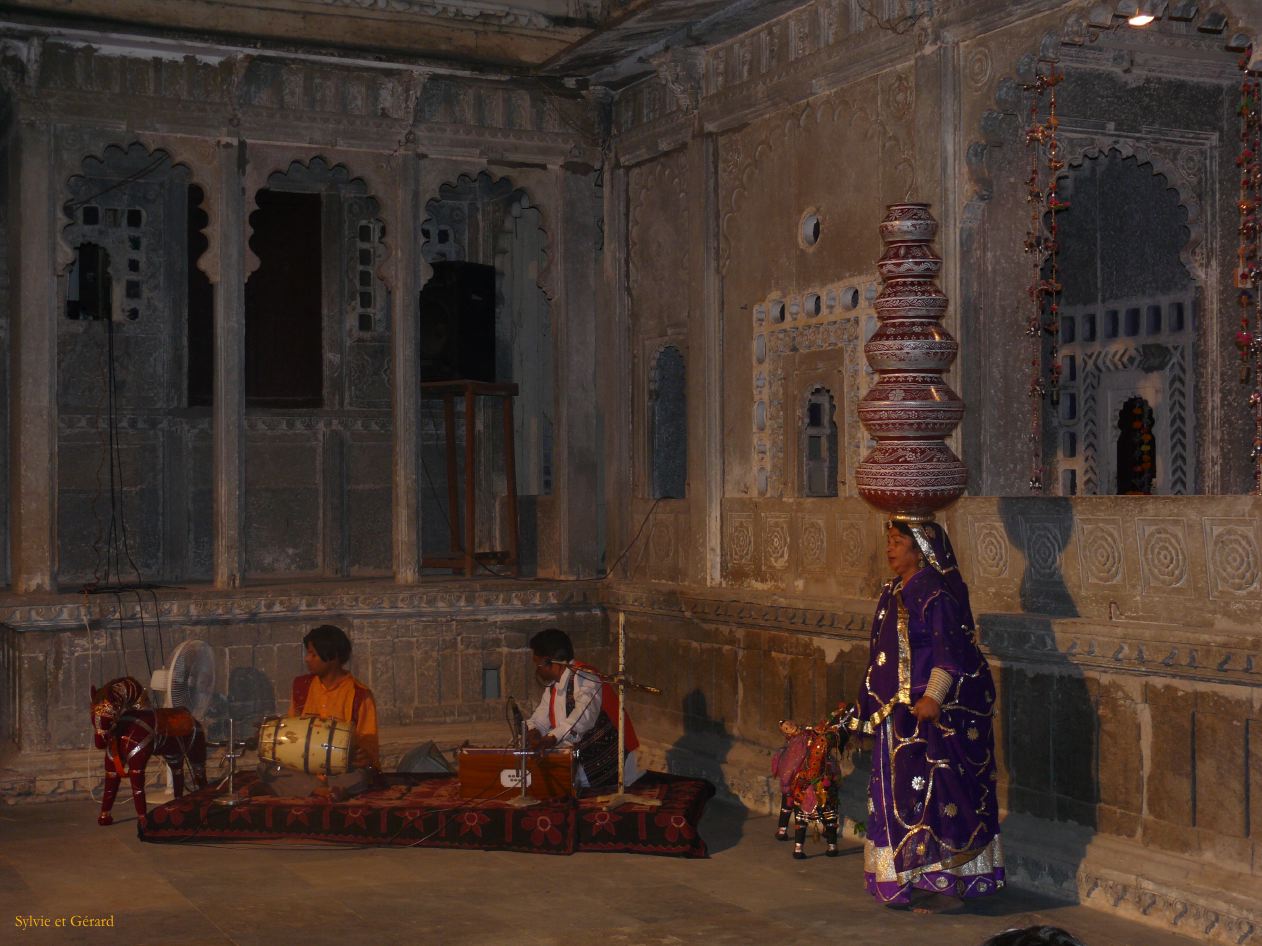 H Udaipur Les Danses 4