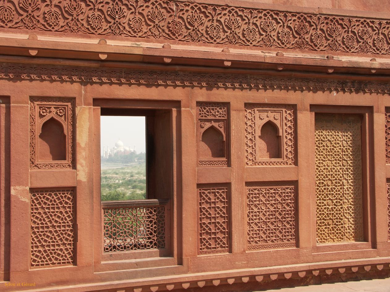 K AGRA 32 Fort Rouge