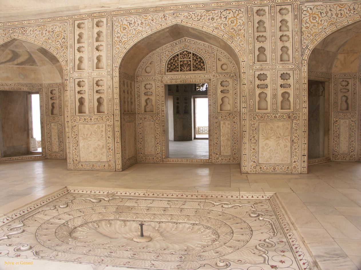 K AGRA 40. Fort Rouge