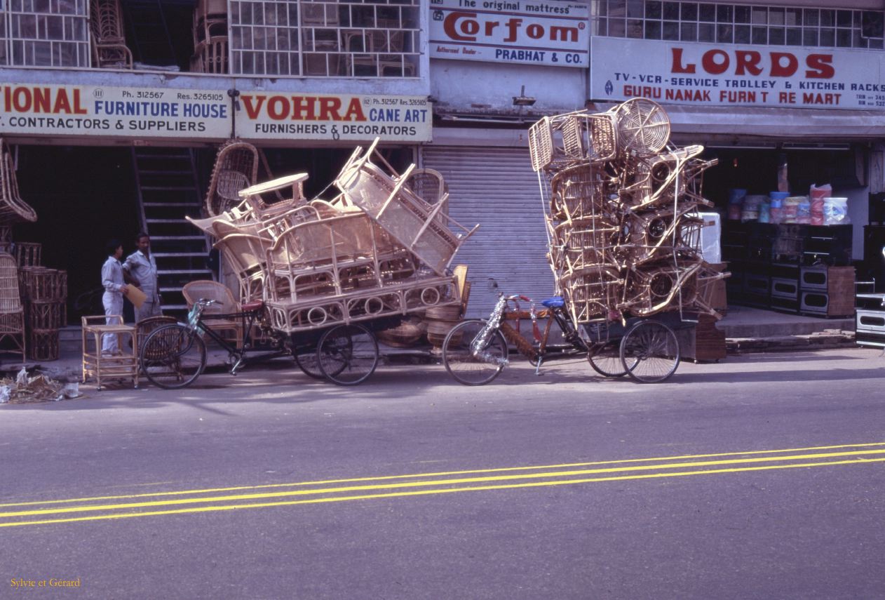 10 Dehli porteur de chaises Inde-1991-010