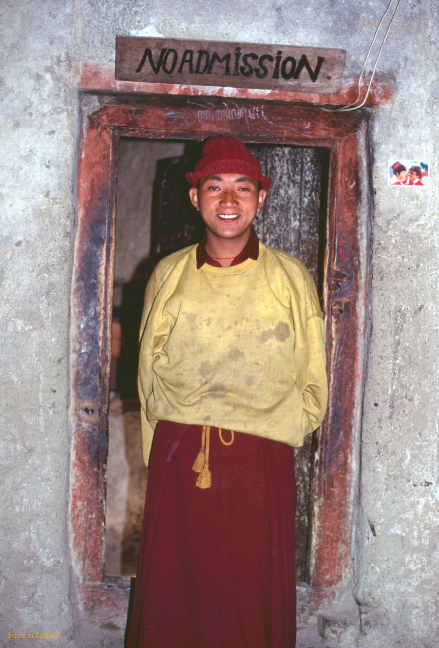108 Lamayuru jeune moine Ladhak Inde-1991-106
