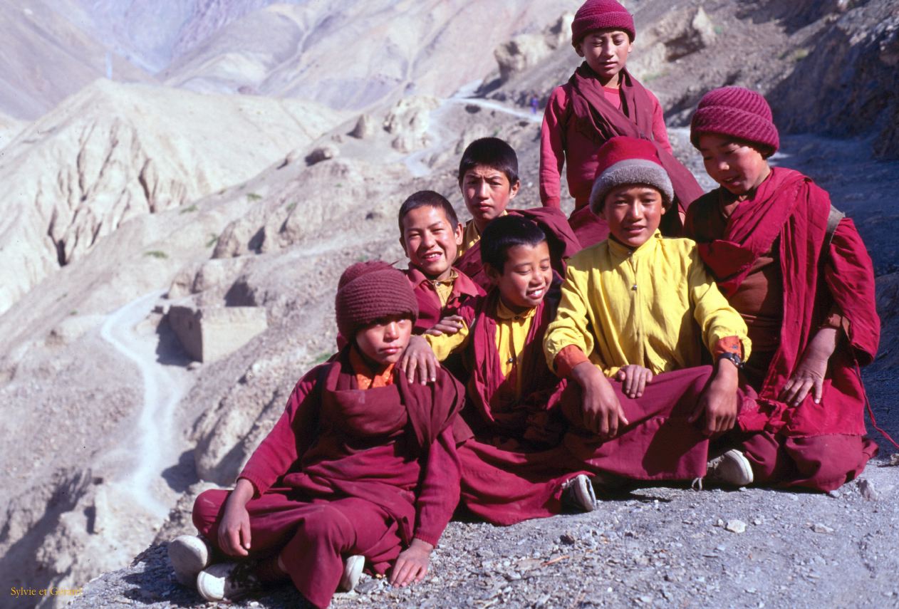 111 Lamayuru jeunes moines Ladhak Inde-1991-109
