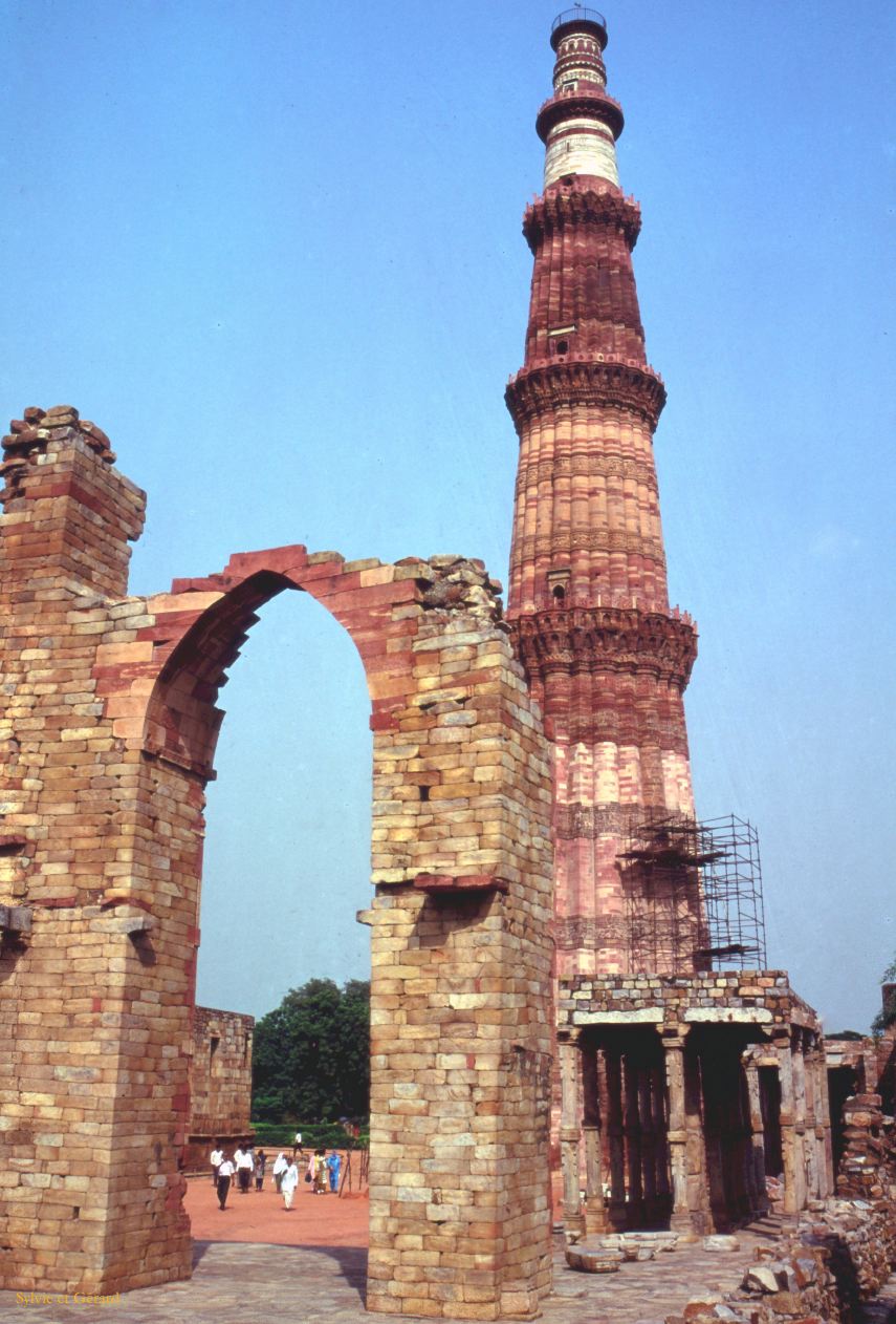 14 Dehli Qutb minar Fort Rouge Inde-1991-014