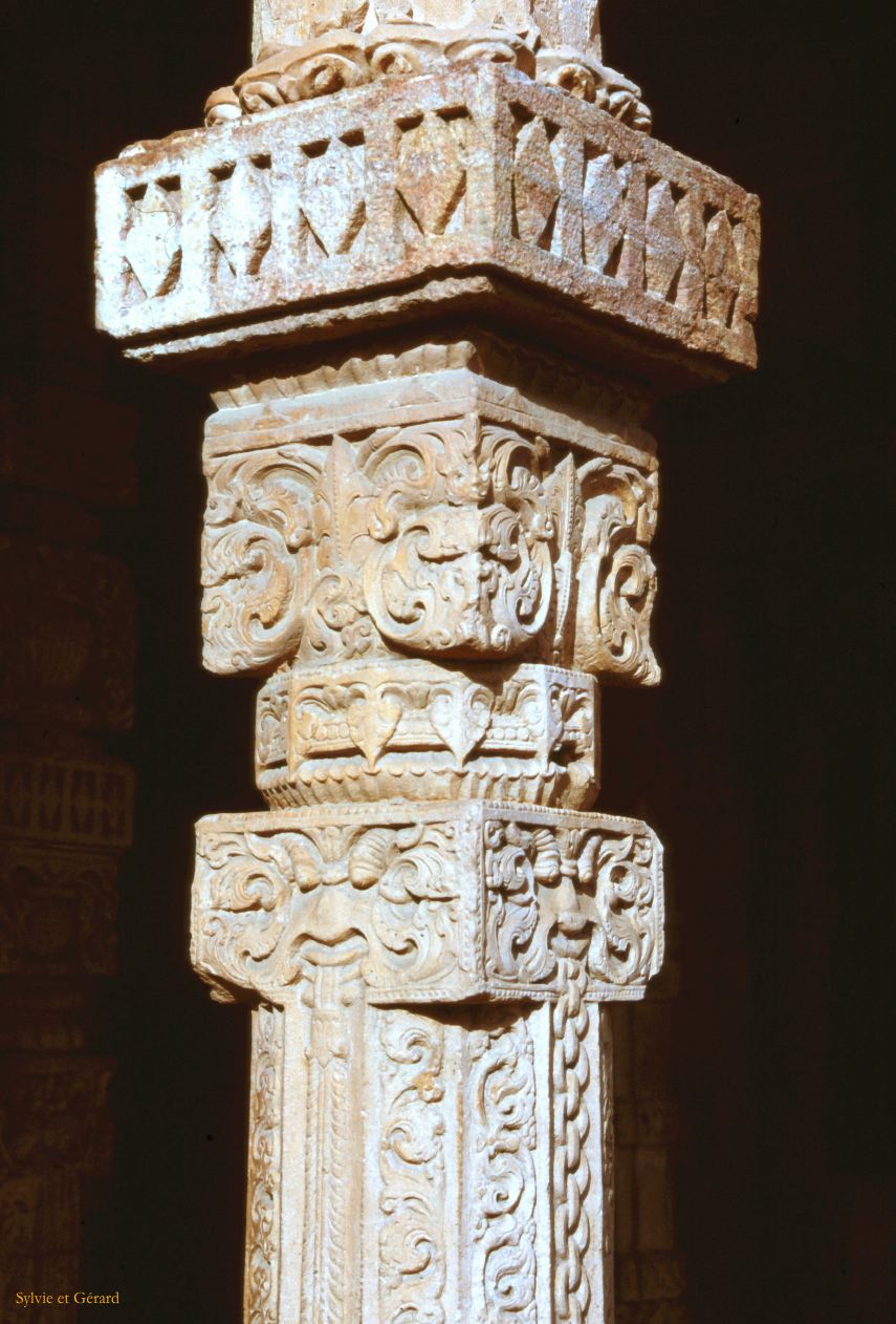 17 Dehli Qutb minar pilier de la mosquée Inde-1991-017