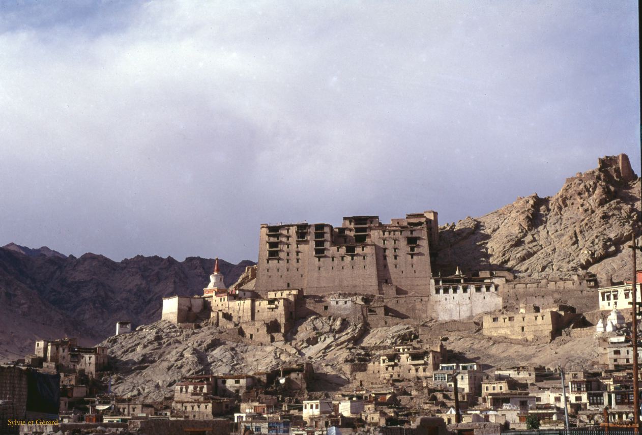32 Leh le Palais Ladhak Inde-1991-031