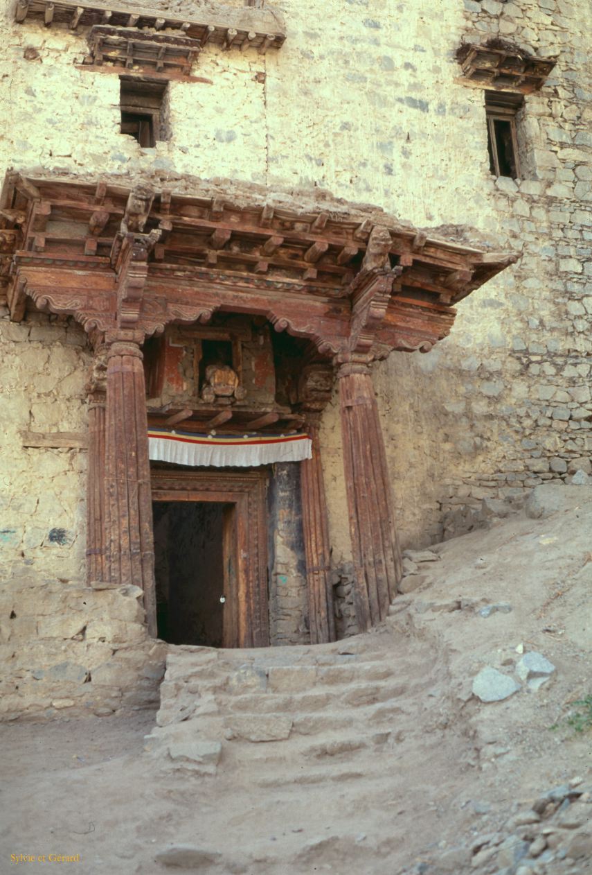 33 Leh entrée du Palais Ladhak Inde-1991-032
