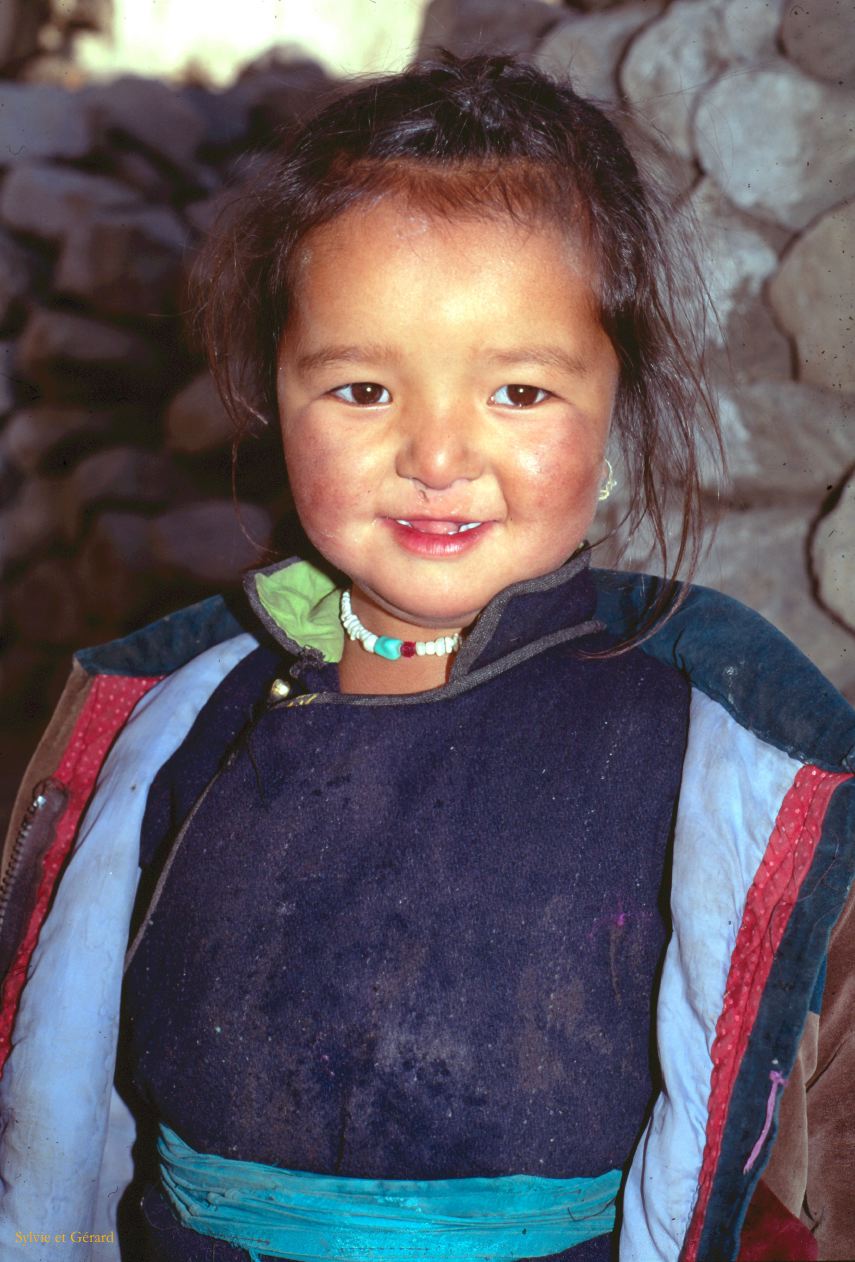 44 Leh petite fille Ladhak Inde-1991-042
