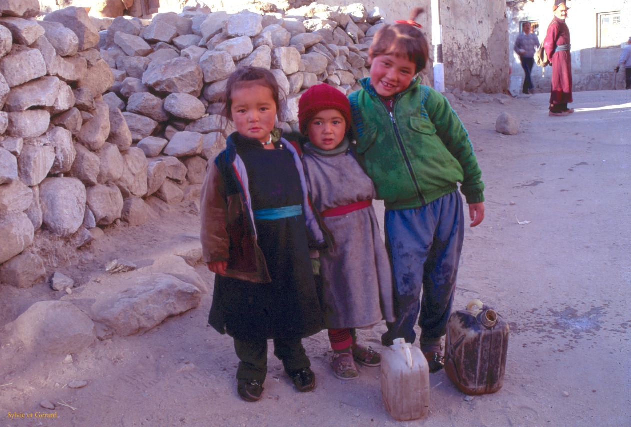 45 Leh 3 enfants Ladhak Inde-1991-043