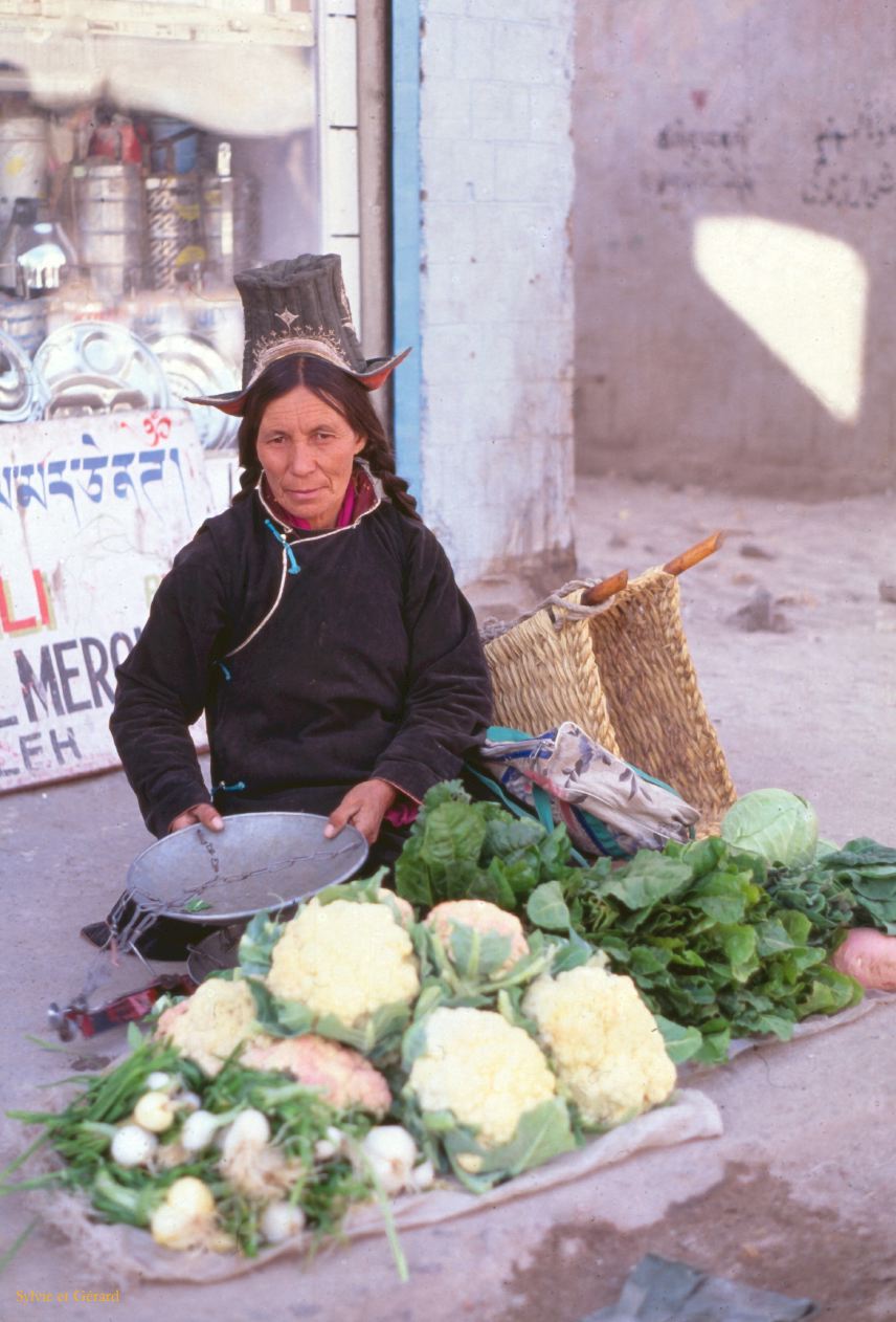 49 Leh le marché Ladhak Inde-1991-047