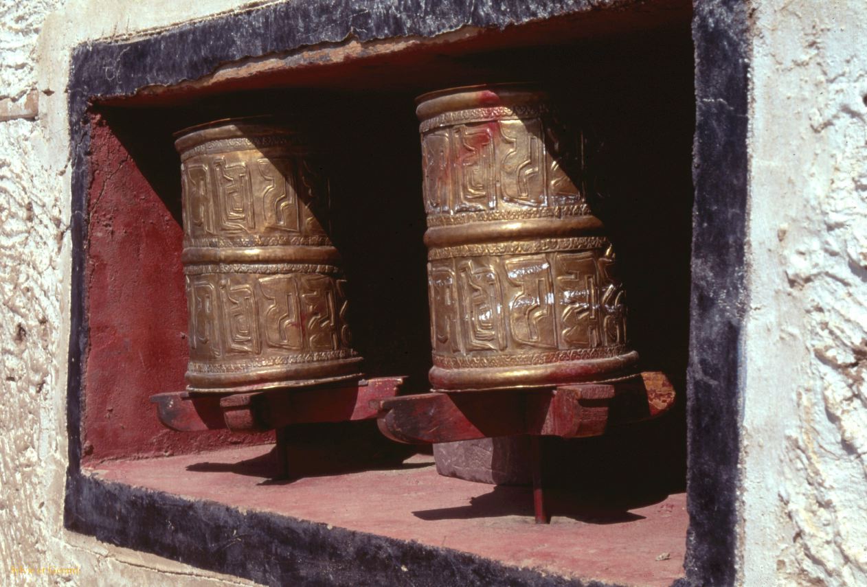 74 Thiksé moulins à prières Ladhak Inde-1991-072