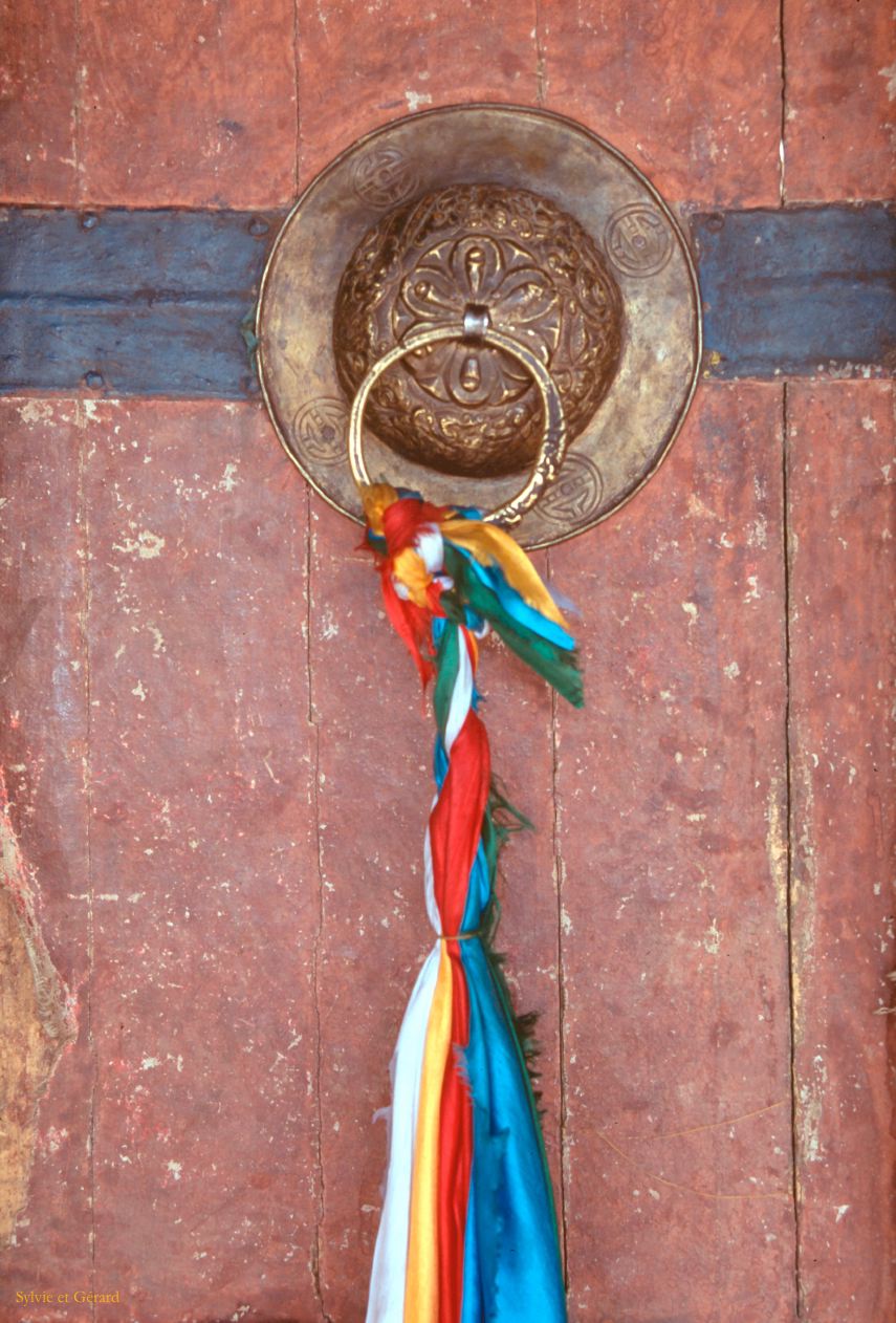 79 Thiksé porte intérieure du monastère Ladhak Inde-1991-077