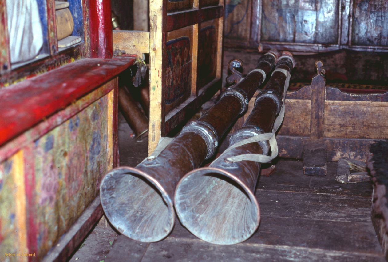 83 Thiksé cornes monastère Ladhak Inde-1991-081