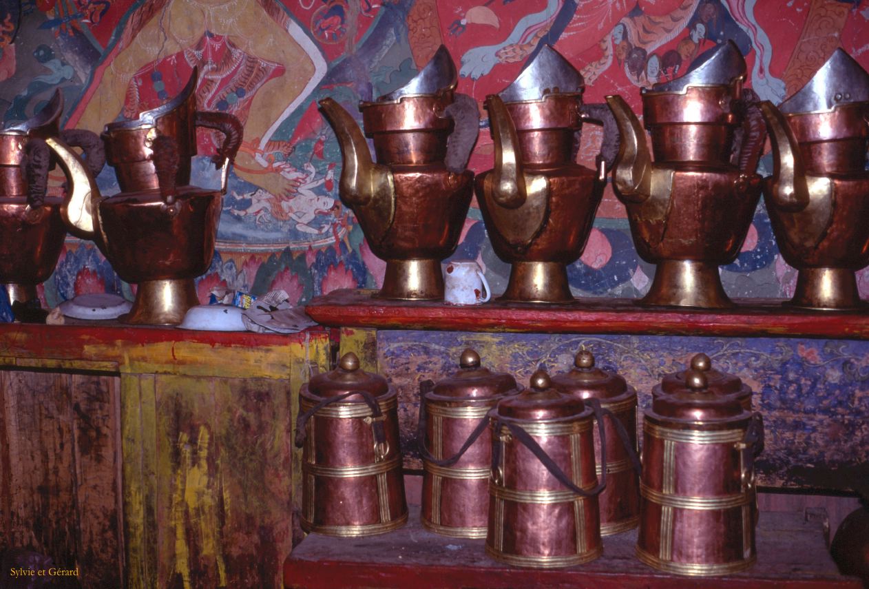 85 Thiksé brocs d'eau monastère Ladhak Inde-1991-083