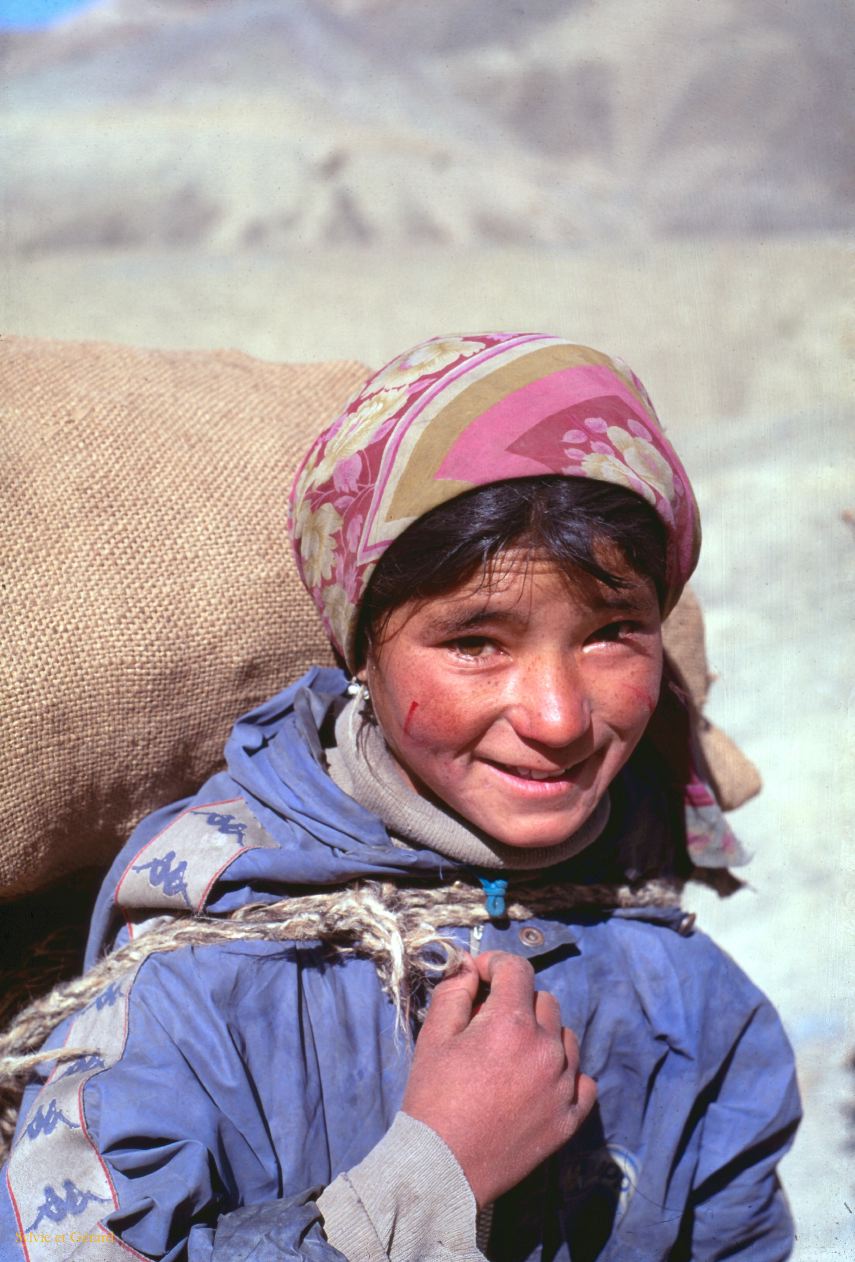 100 Lamayuru jeune fille Ladhak Inde-1991-098