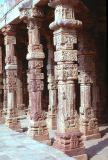 20 Dehli Qutb minar pilier de la mosquée Inde-1991-020