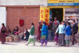 53 Leh dans la rue Ladhak Inde-1991-051