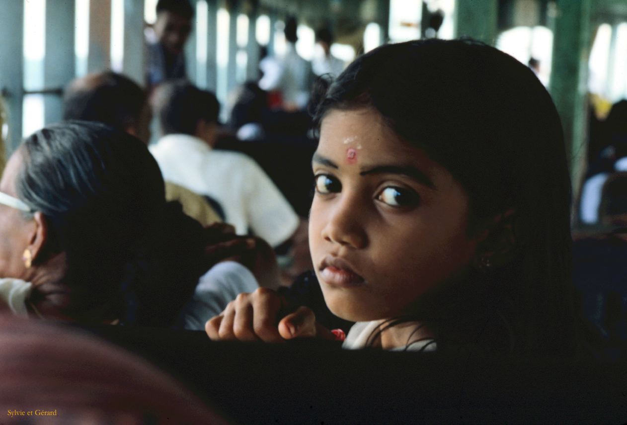 11 dans un bus Inde 1983-116