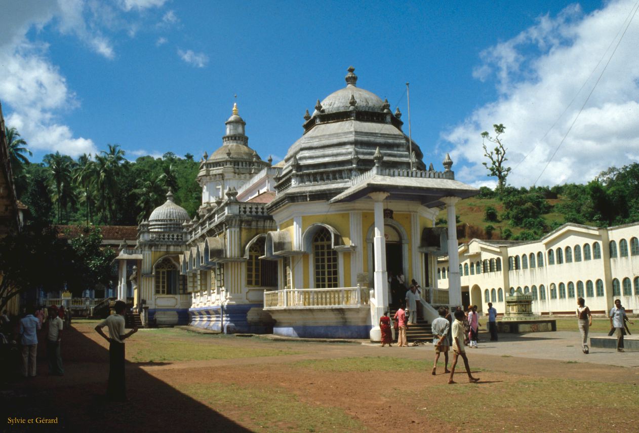 02 Goa Mangeshi temple Inde 1983-023