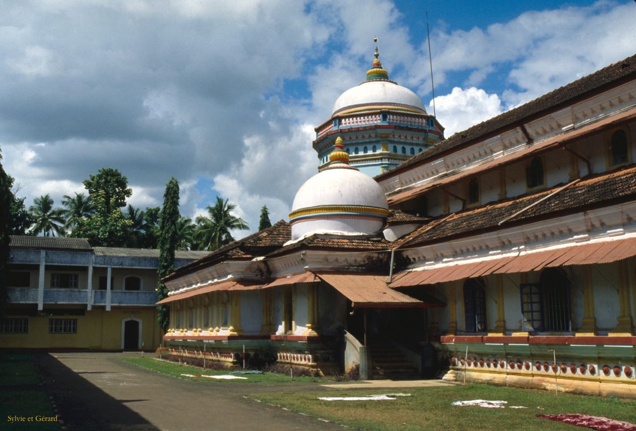 02 Goa Mangeshi temple Inde 1983-024