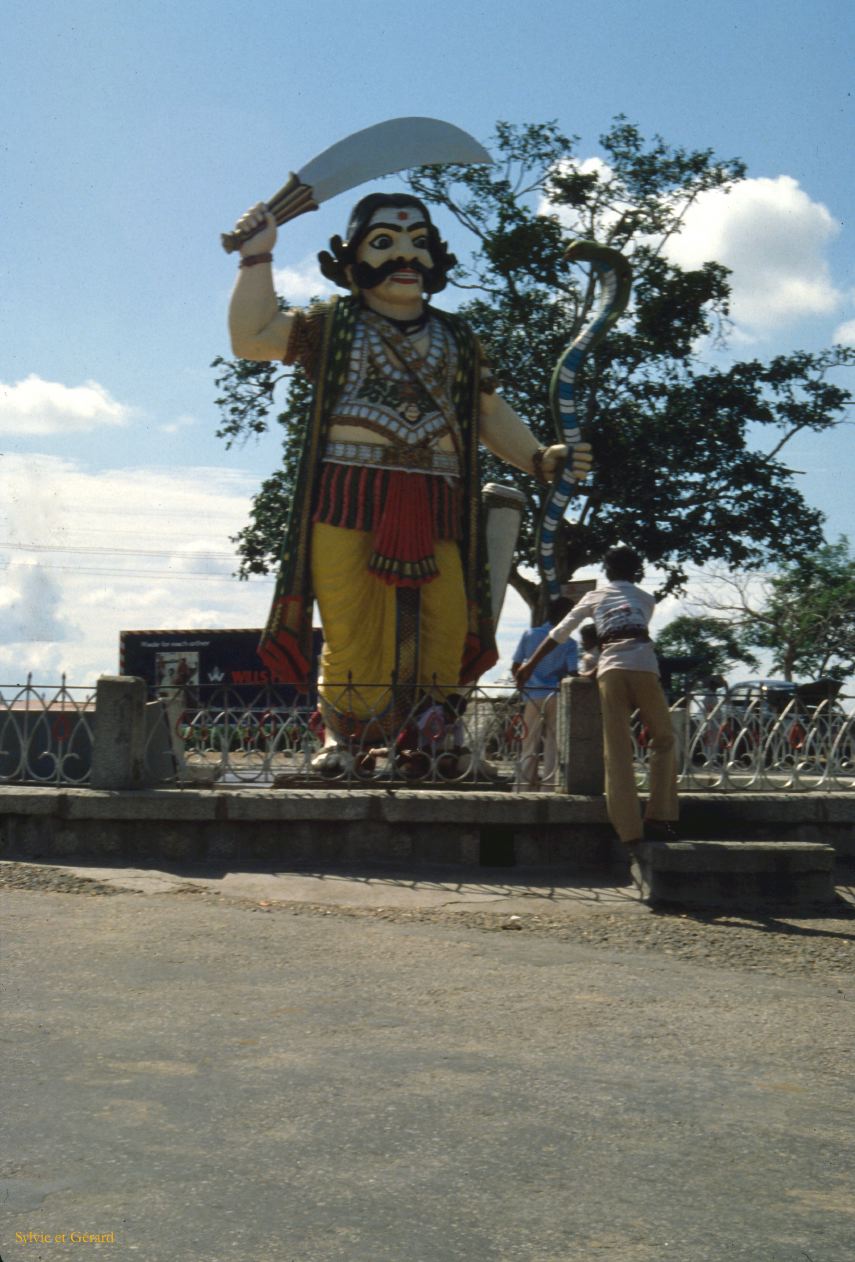 03 Mysore Mahishasura Statue Karnataka  Inde 1983-009