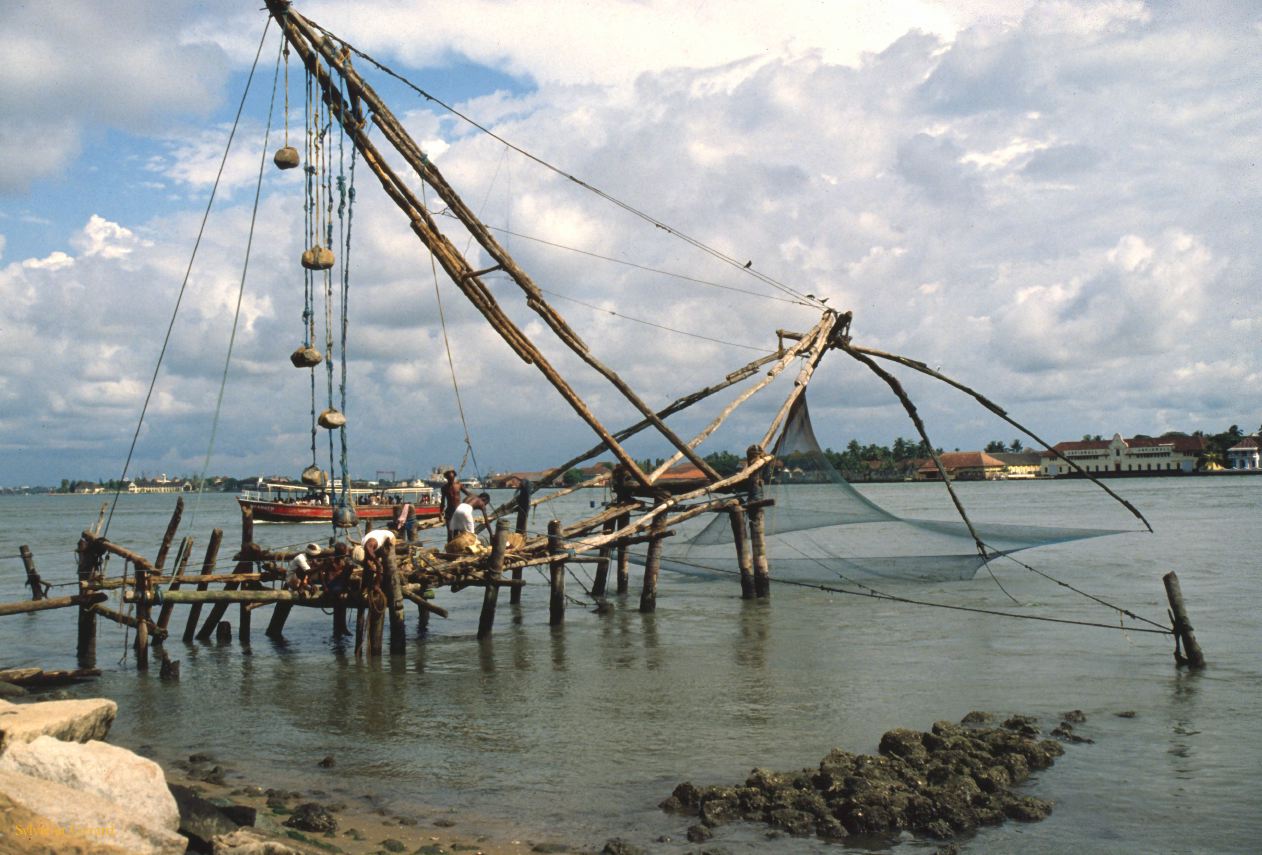 04 Cochin pêche au carrelet Kerala  Inde 1983-062