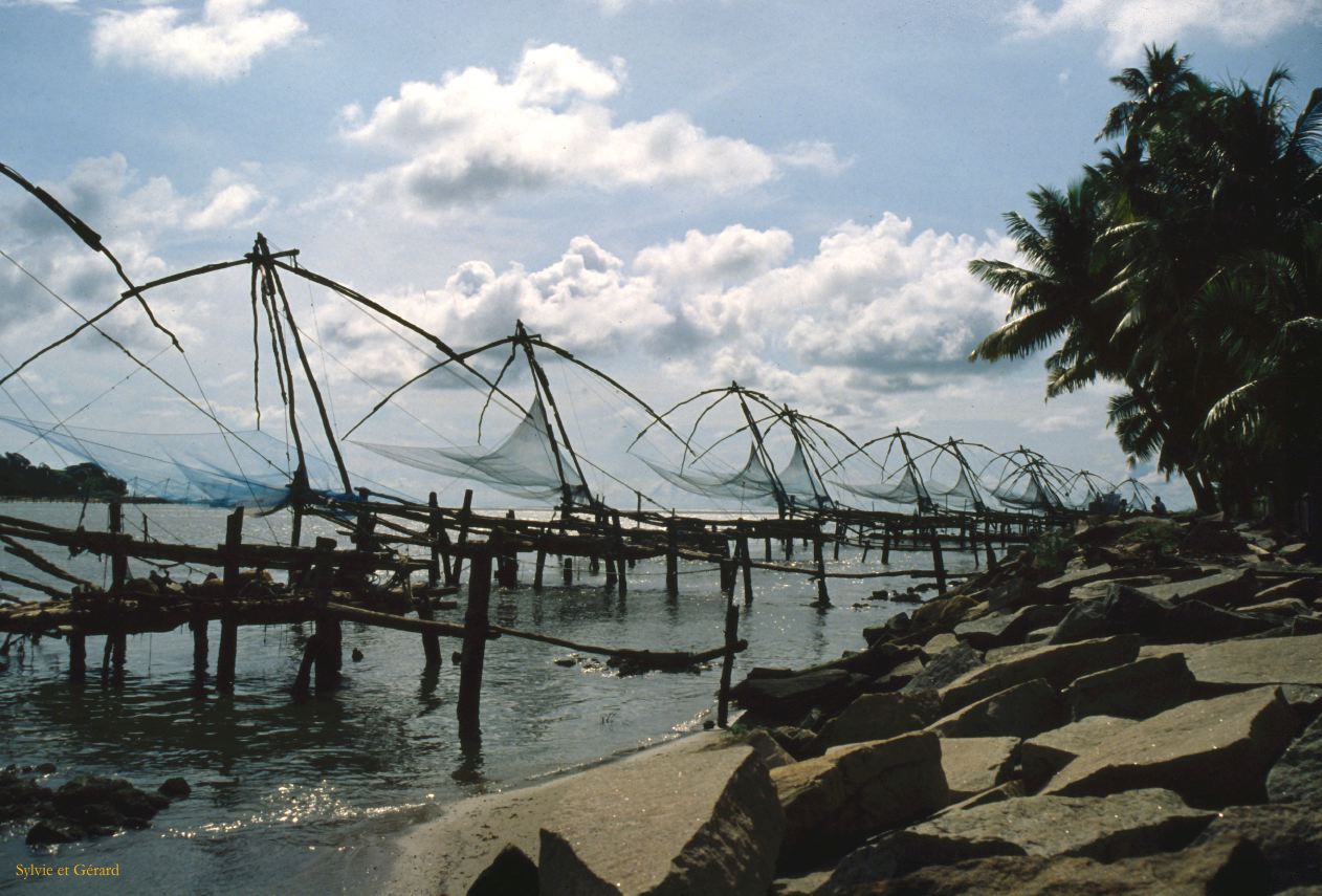 04 Cochin pêche au carrelet Kerala  Inde 1983-063